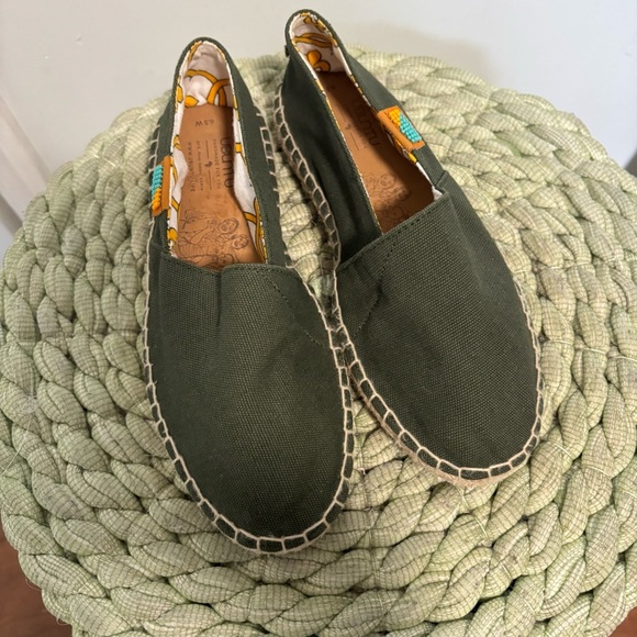 Ubuntu Classic Safari Green Canvas Slip On Handmade Flat Espadrilles NWOB - Picture 7 of 11